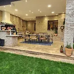 Garden's House Pozar In Villa *