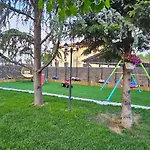 Villa Garden's House Pozar In *
