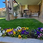 Garden's House Pozar In Villa Aridaía