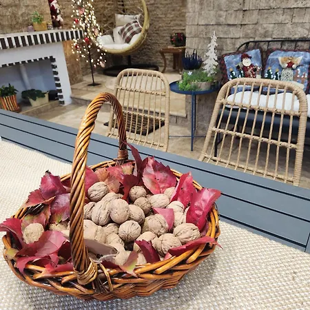 فيلة Garden's House Pozar In