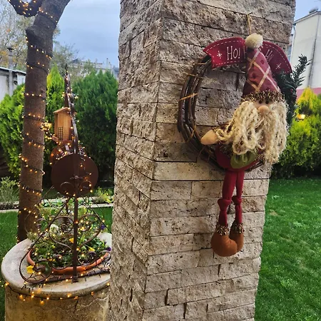 Villa Garden's House Pozar In *