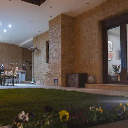 Garden's House Pozar In Вилла Аридая