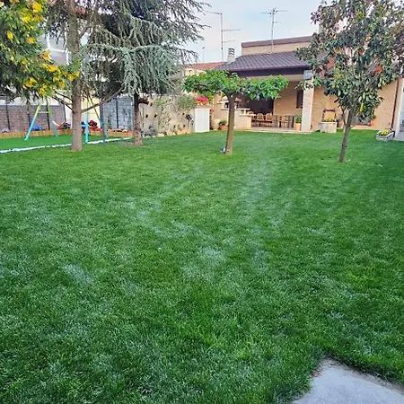 Garden's House Pozar In