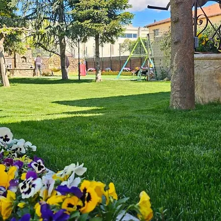 Garden's House Pozar In *