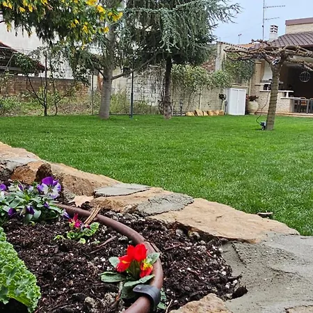 Garden's House Pozar In