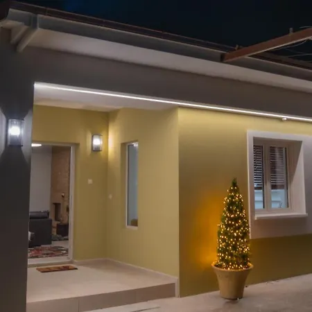 Garden's House Pozar In