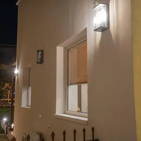 Garden's House Pozar In