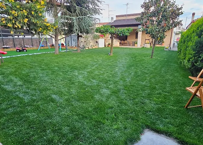 Garden's House Pozar In