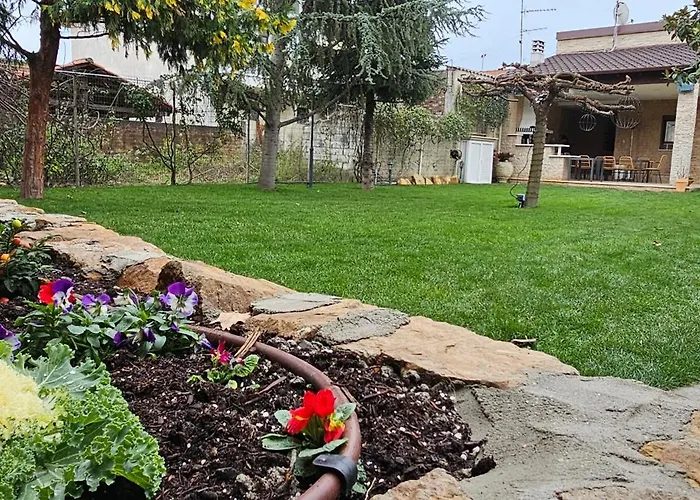 Garden's House Pozar In