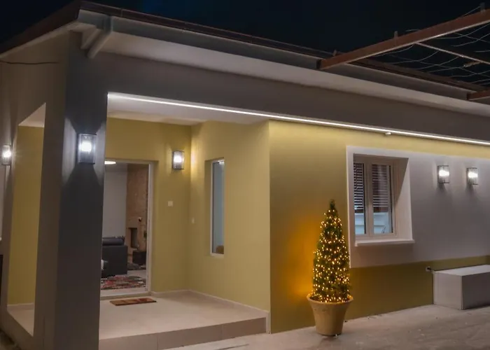 Garden's House Pozar In