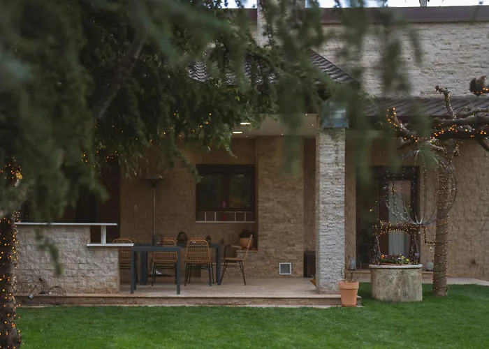 Garden's House Pozar In